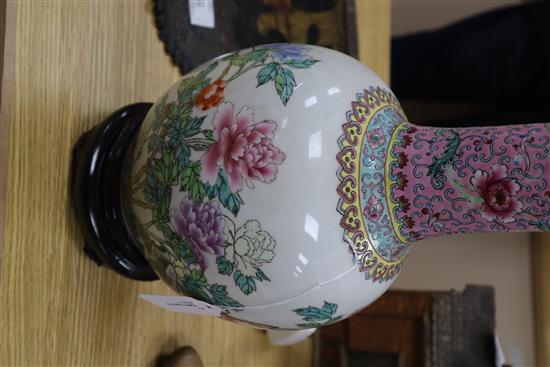 A pair of Chinese bottle-shaped vase table lamps, decorated with flowers in polychrome enamels height 38cm excl. fittings